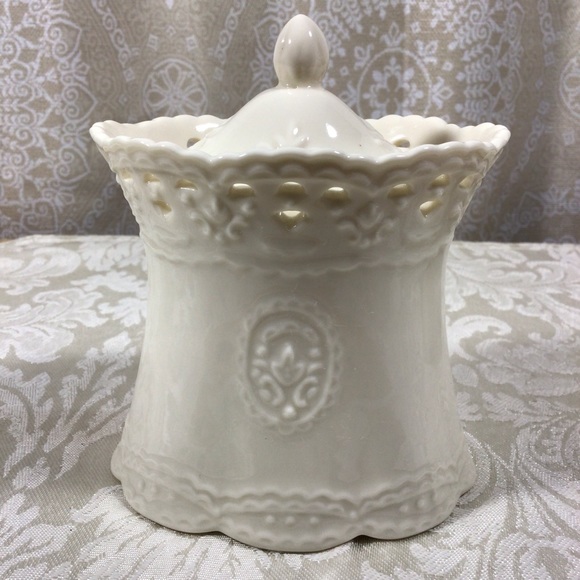 Skye McGhie Cream Lace Fine Porcelain Covered Sugar and Creamer Set - Picture 5 of 10